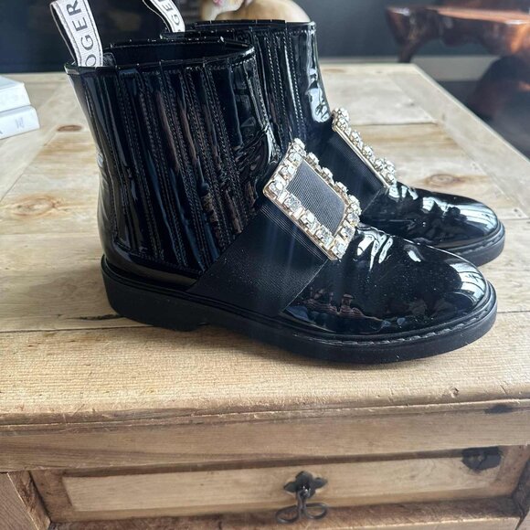 STUNNING ROGER VIVIER LUXURY BLACK PATENT LEATHER CHELSEA BOOTS - SIZE: 39 - Picture 3 of 8